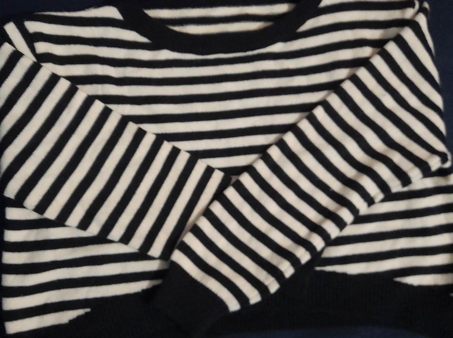 black and white crop t-shirt